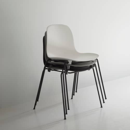 Form Stacking chair plastic material green / 4 metal legs - Normann Copenhagen - Green - Lacquered steel, Polypropylene
