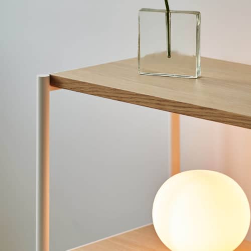 Regal UNIT 2 metall weiß / H 75 cm x B 84 cm - 2 Türen - TIPTOE - Cremeweiß / Eiche - Ökozertifiziertes Holz, thermolackierter Stahl