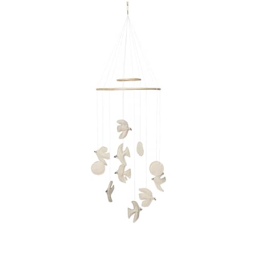 Baby-Mobile Swif Bird textil weiß - Ferm Living - Naturfarben / Bambus - Bambus, Organische Baumwolle, Recyceltes Polyester