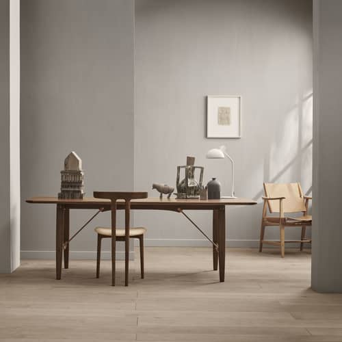 OW58 - T-Chair Chair natural wood / Ole Wanscher - 1958 - CARL HANSEN & SON - Oiled walnut / Pink beige (Sif 90) - Leather, Oiled solid walnut, Polyurethane foam