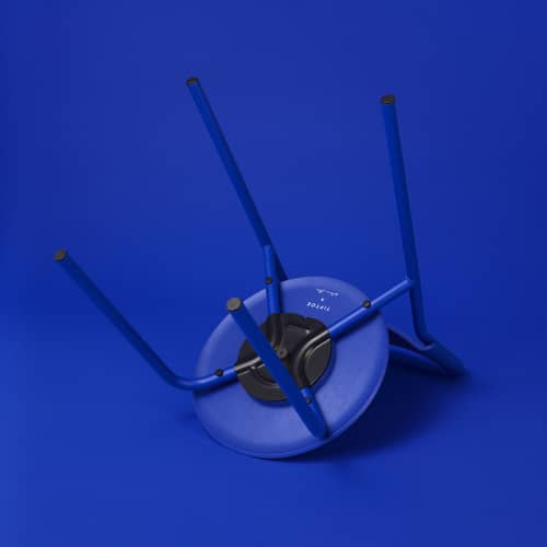 Chaise empilable SSD - TIPTOE x Klein Blue® édition limitée bois bleu - TIPTOE - Bleu Klein - Acier thermolaqué, Chêne teinté