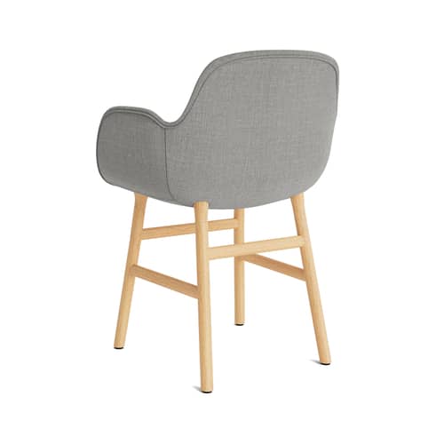 Poltrona imbottita Form tessuto grigio / Tappezzeria completa - Normann Copenhagen - Grigio (Remix 133) / Piede di Rovere - Espanso, Polipropilene, Rovere massello, Tessuto Kvadrat