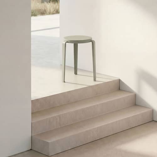 Tabouret empilable Lou Chroma bois vert / Bois éco-certifié - TIPTOE - Gris eucalyptus - Acier, Bois éco-certifié
