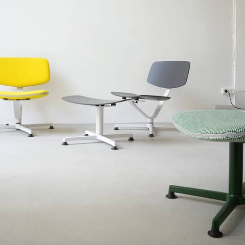 Fauteuil pivotant Arba / Contreplaqué - Bouroullec, 2024 - raawii - Anthracite / Base gris clair - Acier, Aluminium, Contreplaqué