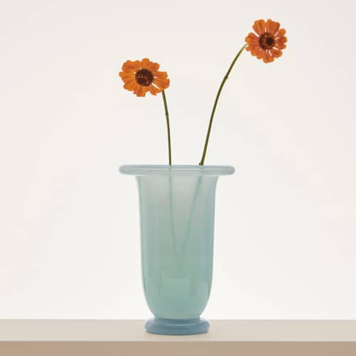 Vase Empire Medium verre bleu / Ø 14,5 x H 21 cm - Hay - Bleu glacier / Base bleu clair - Verre