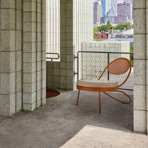 Fauteuil rembourré Copacabana métal orange / Mathieu Matégot, 1955 / Seconde vie - Gubi - Orange International / Tissu beige (Leslie Stripe 40) - Acier, Mousse, Tissu outdoor