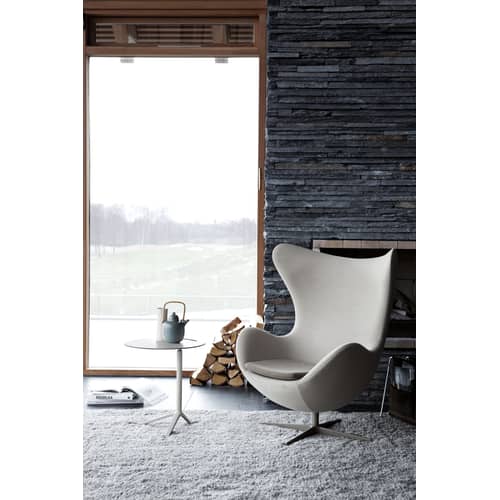 Fauteuil pivotant Egg chair  / Arne Jacobsen, 1958 - Tissu Gabriele - Fritz Hansen - Taupe - Aluminium poli, Fibre de verre, Mousse polyuréthane, Tissu