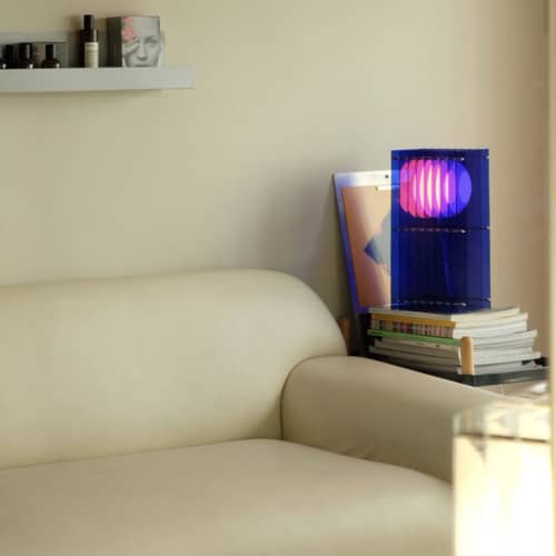 Lampe de table Lop Small Rectangle plastique bleu / Lauréat Archiproducts Design Award - BANG - Bleu - Acrylique, Inox, Verre