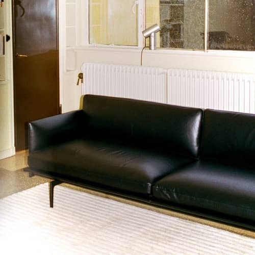 Canapé droit Outline cuir noir / 3 places- L 220 cm - Muuto - Noir (cuir Refine) / Pieds alu poli - Holz, Kaltschaum, Leder, poliertes Aluminium, Stahl