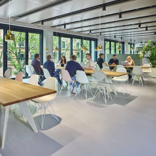 Stuhl RE DSX - Eames Plastic Side Chair plastikmaterial grau / (1950) - Beine weiß / recycelt - Vitra - Kieselgrau / Beine weiß - Epoxid-lackierter Stahl, Recycelter Kunststoff (Post-Consumer)