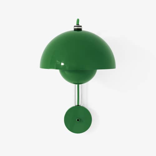 Applique avec prise Flowerpot VP8 métal vert / Verner Panton, 1968 - &tradition - Vert signal - Acier laqué