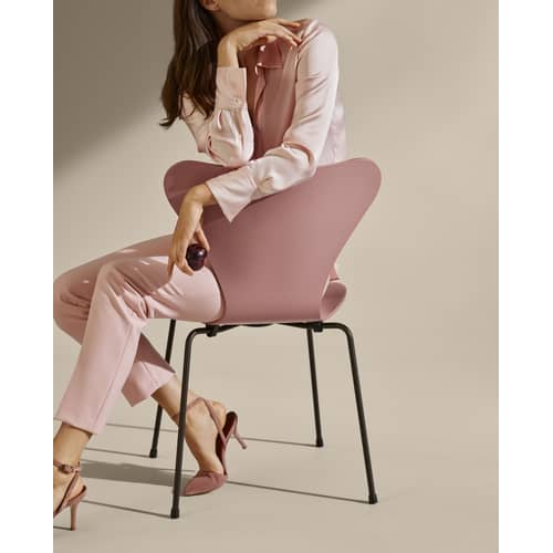 Chaise empilable Série 7 bois rose / Frêne teinté - Arne Jacobsen, 1955 - Fritz Hansen - Rose sauvage / Pieds gris agrenté - Acier, Contreplaqué de frêne teinté