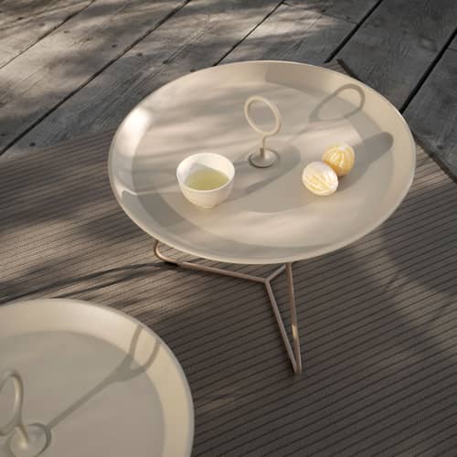 Table basse Eyelet Medium métal beige / Ø 57,5 x H 41 cm - Houe - Beige - Acier thermolaqué