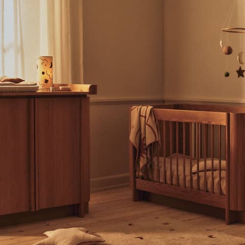 Kommode Tilu holz natur / B 103 x H 90 x T 58 cm - Ferm Living - Kommode / Eiche - Eichenfurnier, massive Eiche