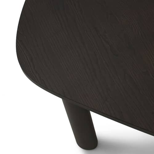 Tavolino Sculp Small legno marrone / 65 x 45,5 x H 39 cm - Normann Copenhagen - 65 x 45,5 x H 39 cm / Marrone - Frassino massello tinto