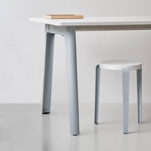 Tabouret empilable Lou / H 45 cm - Chêne éco-certifié - TIPTOE - Bleu pâle - Acier thermolaqué, Chêne massif éco-certifié