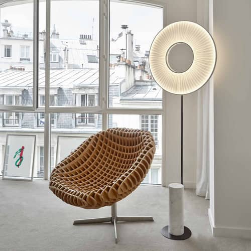 Lampadaire Iris Totem tissu blanc / LED - Ø 60 cm - Dix Heures Dix - Marbre blanc / Tissu blanc - Acier, Aluminium, Marbre, Tissu acrylique plissé