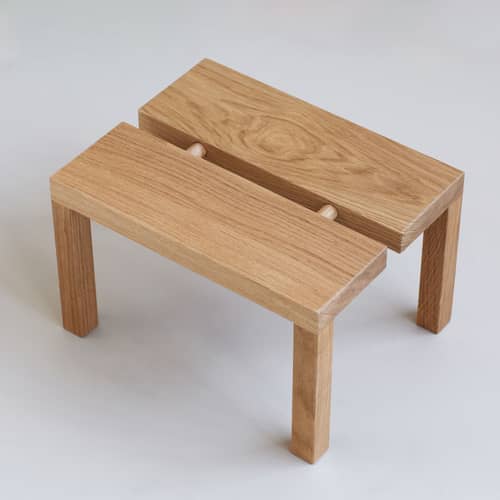 Peg Moveable step natural wood / 35 x 37.5 x H 22 cm - MOEBE - Natural oak - Solid oak