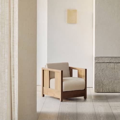 Fauteuil rembourré Roan - Ethnicraft - Beige lin / Teck marron - Mousse haute densité, Teck massif, Tissu