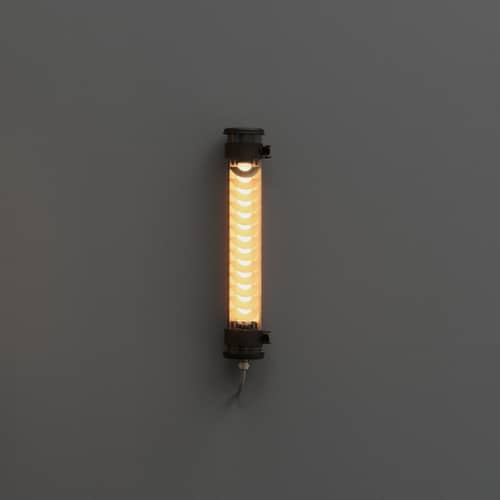 Applique salle de bains Elgar LED / Pour salle de bains - L 45 cm - SAMMODE STUDIO - Monture noire / Lamelles Laiton - Acier inoxydable, Aluminium anodisé, Polycarbonate