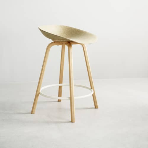 Sgabello bar Mat fibre beige / H 65 cm - Canapa / Piede in Faggio - Normann Copenhagen - Canapa (leggera) / Gambe di faggio - Acciaio termolaccato, Canapa, Faggio certificato FSC