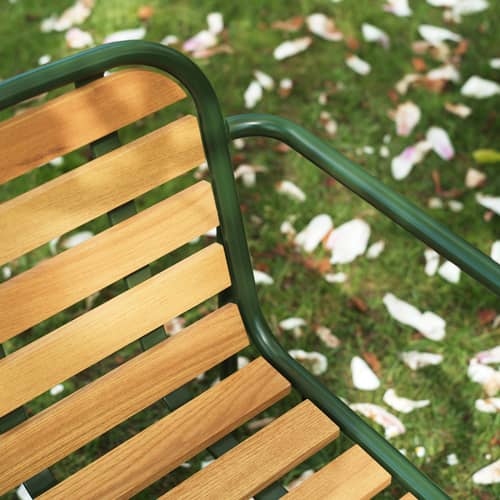 Fauteuil de repas empilable Vig Wood bois naturel - Normann Copenhagen - Vert foncé / Bois - Acier thermolaqué, Bois de robinier huilé
