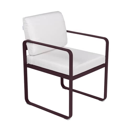 Fauteuil de repas rembourré Bellevie métal tissu blanc / Tissu blanc grisé - Fermob - Cerise noire / Tissu blanc grisé - Aluminium laqué, Mousse polyuréthane HR, Tissu acrylique