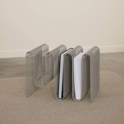 AYTM Curva マガジンラック AYTM Curva Magazine holder - taupe | Made In Design UK