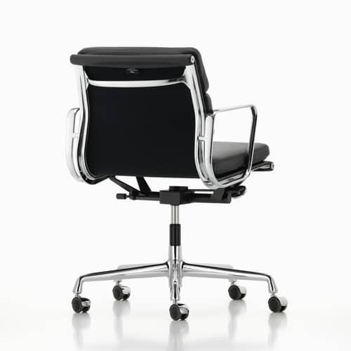 Poltrona a rotelle Soft Pad EA 217 pelle nero / Eames, 1969 - Vitra - Nero (pelle) / Alluminio cromato - , Pelle bovina, Schiuma di poliuretano