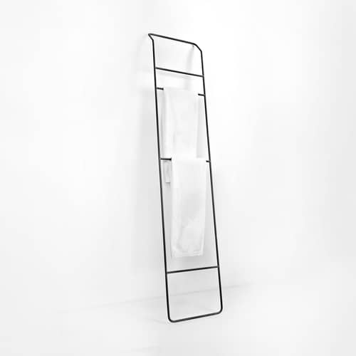 Porte-serviettes Juno High métal noir / à poser - L 40 x H 200 cm - Serax - Noir - Fer laqué
