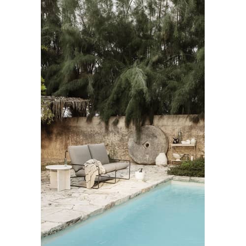 Canapé de jardin 2 places Desert tissu beige / L 156 cm - Ferm Living - Sable foncé (tissu Dolce) / Noir - Acier, Mousse polyuréthane, Ouate de polyester, Tissu