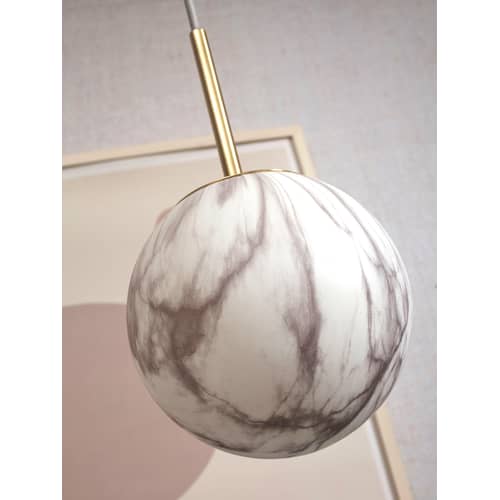 Suspension Carrara verre blanc or / Ø 22 cm - Verre effet marbre / Seconde vie - It\'s about Romi - Blanc effet marbre / Or - Métal, Verre