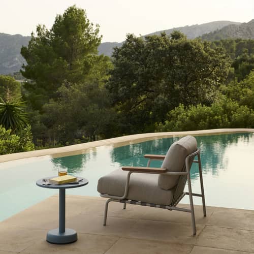 Poltrona imbottita Settle tessuto bianco - Muuto - Tessuto Grigio / Ecrù (Laze 1) - Acciaio, Cinghia in poliestere, Espanso, Mogano, Tessuto per esterni