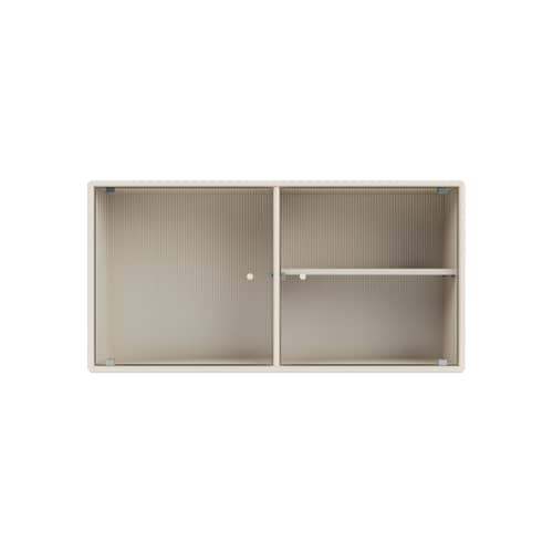 Wandablage Ripple I holz weiß / Vitrine - B 69,6 x T 20 x H 35,4 cm / Gewelltes Glas - MONTANA - Oat 158 - Geriffeltes Glas, lackierte Holzfaserplatte