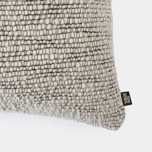 Kissen Thread textil schwarz / 50 x 50 cm - handgewebt - Tom Dixon - Schwarz & Weiß - Baumwolle, Wolle
