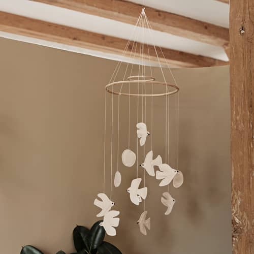Mobile bébé Swif Bird tissu blanc - Ferm Living - Ecru / Bambou - Bambou, Coton biologique, Polyester recyclé