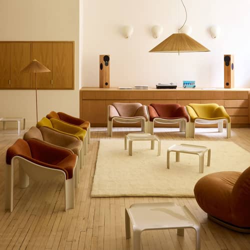 Fauteuil rembourré F300 tissu rouge / Pierre Paulin, réédition 1965 - Gubi - Tissu rouge / Blanc albâtre - HiREK, Mousse, Tissu