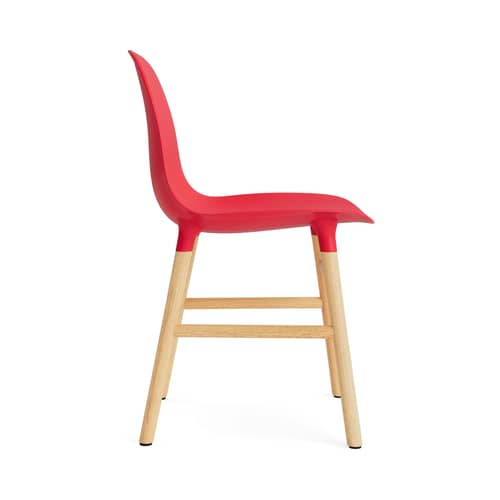 Chaise Form / Pieds chêne - Normann Copenhagen - Rouge éclatant / chêne - Chêne massif, Polypropylène