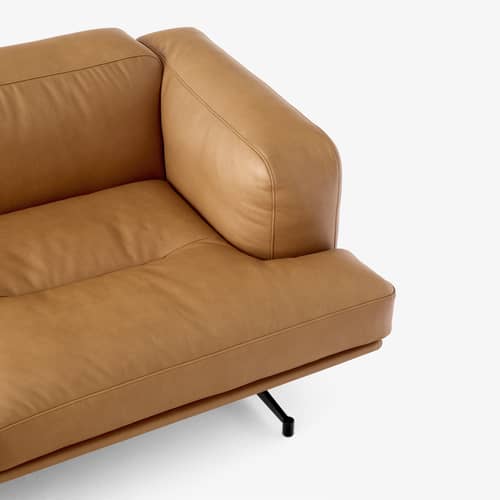 Inland AV22 Straight sofa leather brown / 2 seats - L 179 cm - Leather - &tradition - Leather / Cognac - HR foam, Leather, Wood