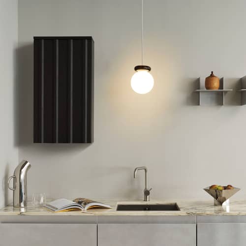 Portaoggetti da parete Rib legno nero / L 40 x P 23 x H 73 cm - Normann Copenhagen - Nero - Impiallacciatura di rovere, Rovere massello