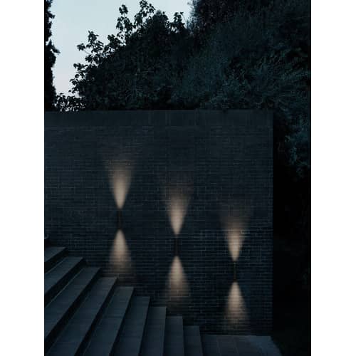Applique Flauta Riga OUTDOOR métal noir / LED - H 22,5 cm - Rayures verticales - Flos - Noir - Aluminium