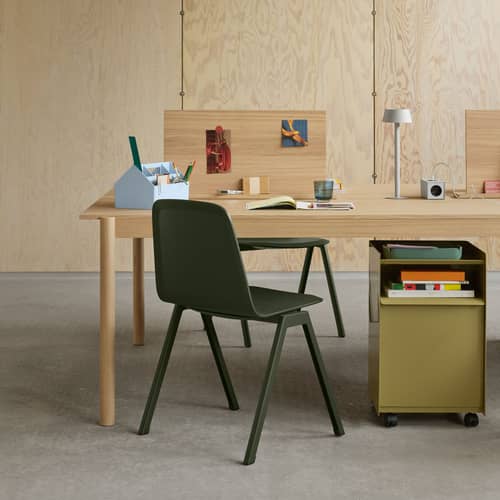 Desserte à roulettes Folded Low métal vert / 1 porte - H 61,5 cm - Muuto - Vert-beige foncé - Acier