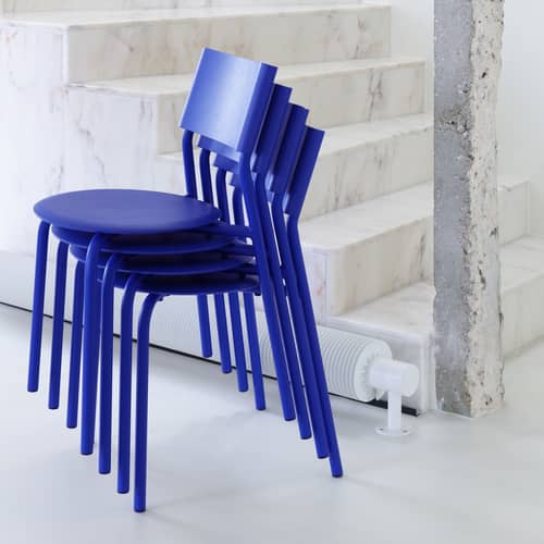 Chaise empilable SSD - TIPTOE x Klein Blue® édition limitée bois bleu - TIPTOE - Bleu Klein - Acier thermolaqué, Chêne teinté