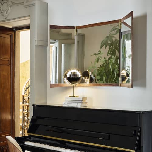 Miroir mural Vanity 3 bois naturel / L 116,6 x H 69 cm - Pivotant / Panneaux articulés - Gubi - L 116,6 x H 69 cm - Laiton, Placage de noyer, Verre
