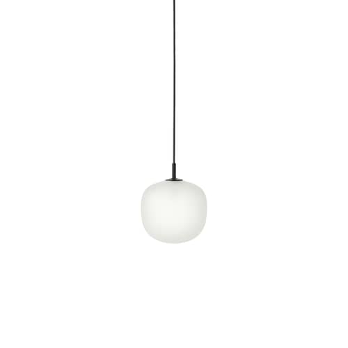 Pendelleuchte Rime glas weiß / Ø 18 - mundgeblasen - Muuto - Schwarzer Rahmen / Weiß - klarlackbeschichtetes Aluminium, mundgeblasenes Glas