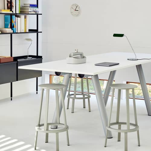 Lampe de table Apex métal bleu / Orientable - Hay - Bleu pastel - Acier chromé, Acier peint