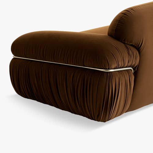 Sofa Elea textil braun / 3-Sitzer – L 230 cm - NV GALLERY - Tiefbrauner Velours / Verchromt - High Density-Schaum, Velours, Verchromter Edel-Stahl