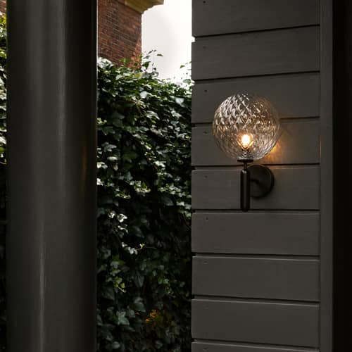 Applique d\'extérieur Miira OUTDOOR - NUURA - Transparent facetté / Noir - Aluminium thermolaqué, Verre soufflé bouche