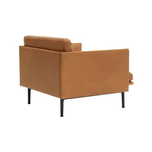 Fauteuil rembourré Outline cuir marron - Muuto - Cuir cognac (cuir Silk) / Pieds noirs -  Plumes, Aluminium laqué, Cuir pleine fleur, Mousse haute densité