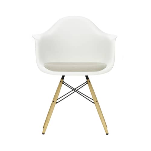 Fauteuil DAW - Eames Plastic Armchair plastique blanc / (1950) - Galette d\'assise - Vitra - Blanc / Coussin ivoire - Érable, Mousse polyuréthane, Polypropylène, Tissu